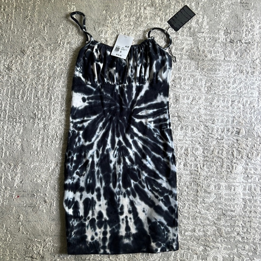 Forever 21 dress – size small new with tags